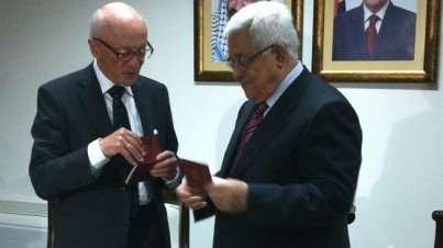Kåre Willoch får et palestinsk pass